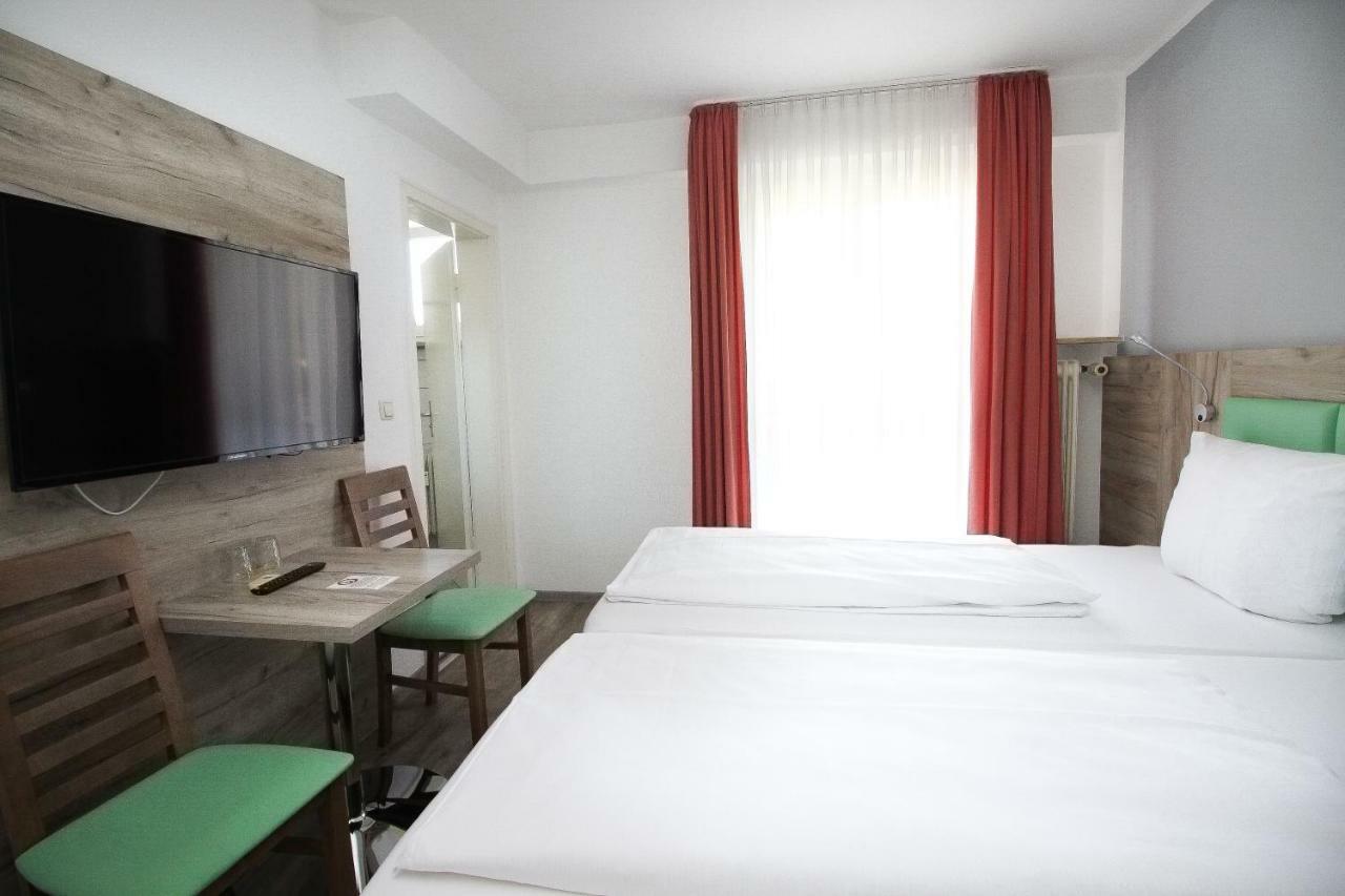 Hotel Pension Koeberl Munich Exterior photo