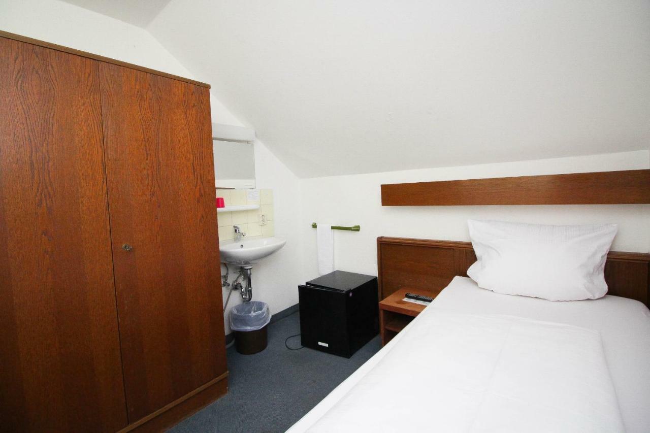 Hotel Pension Koeberl Munich Exterior photo