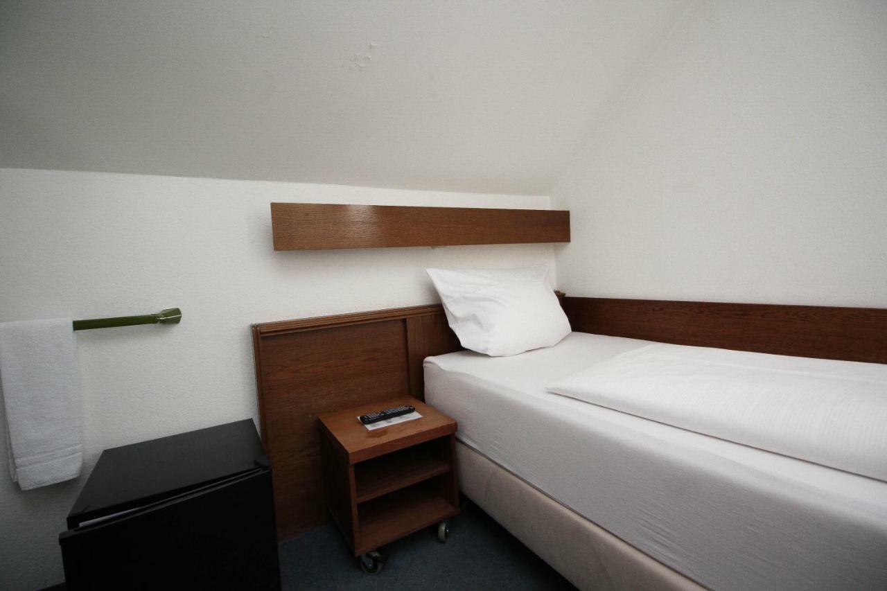 Hotel Pension Koeberl Munich Exterior photo