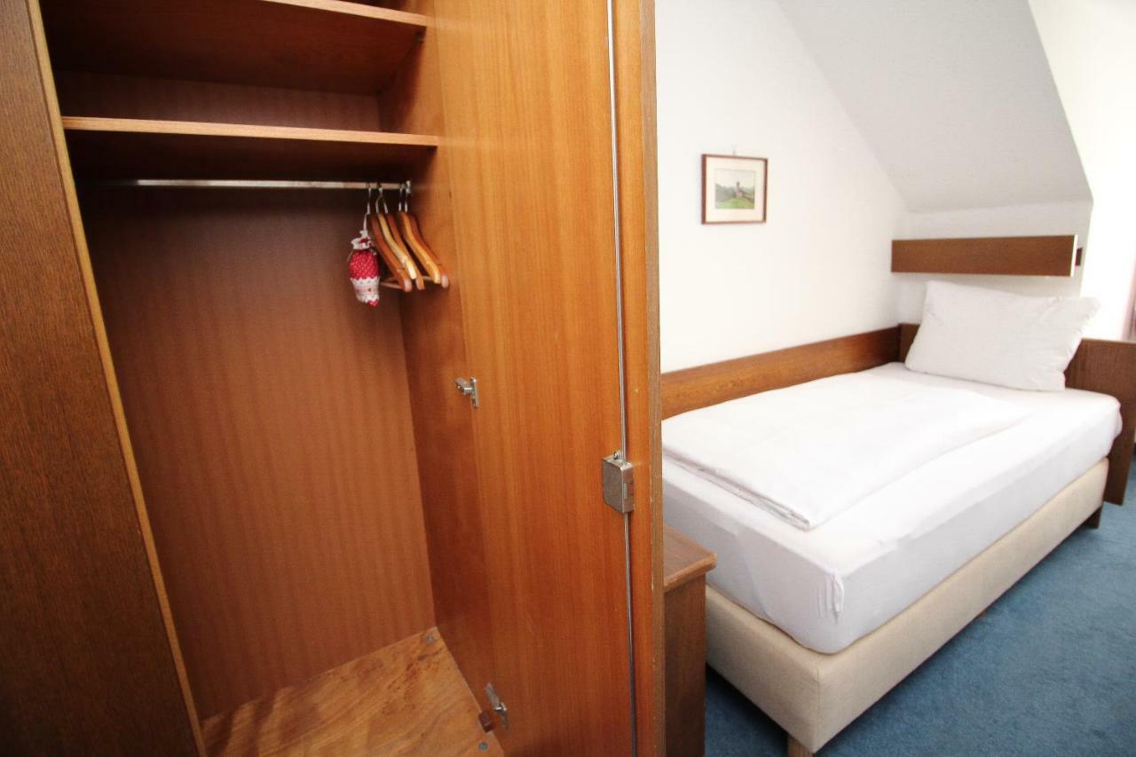 Hotel Pension Koeberl Munich Exterior photo