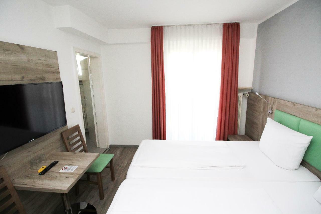 Hotel Pension Koeberl Munich Exterior photo