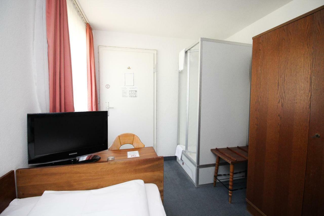 Hotel Pension Koeberl Munich Exterior photo