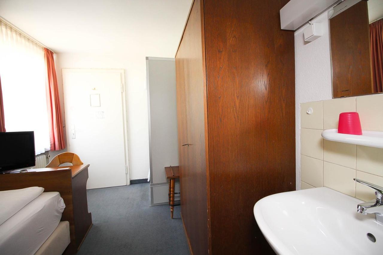 Hotel Pension Koeberl Munich Exterior photo